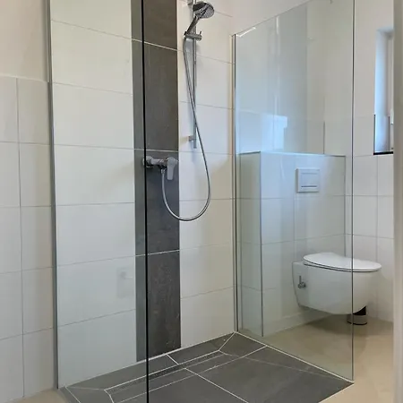 Exklusive Flughafen-messe Naehe Duesseldorf *